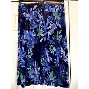 Blue and green floral pull-on maxi skirt with elastic waist size XXL(18-20)